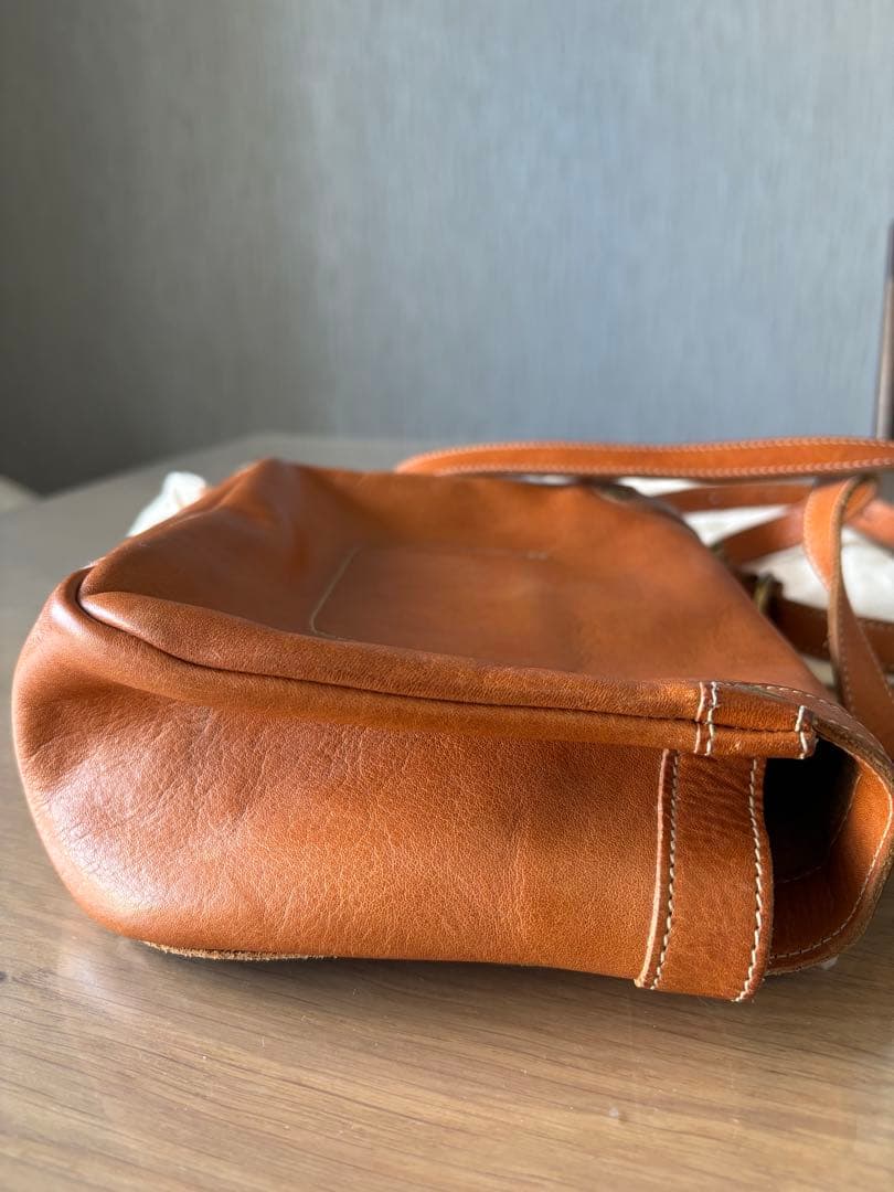 イルビゾンテ⭐︎ヌメ革ショルダーバッグ