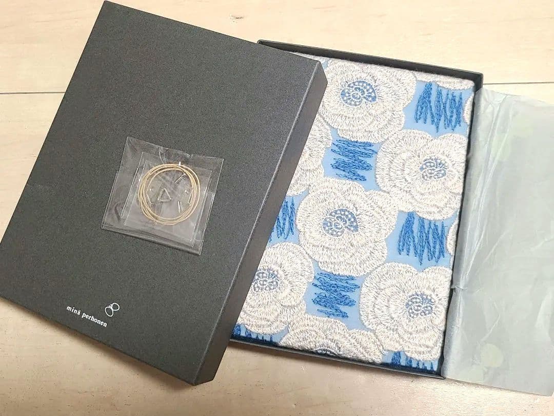 ミナペルホネン ファブリックボード　rosas 新品　minäperhonen