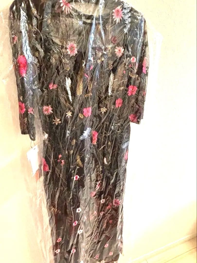 期間限定割引！新品未使用★花柄刺繍ドレス