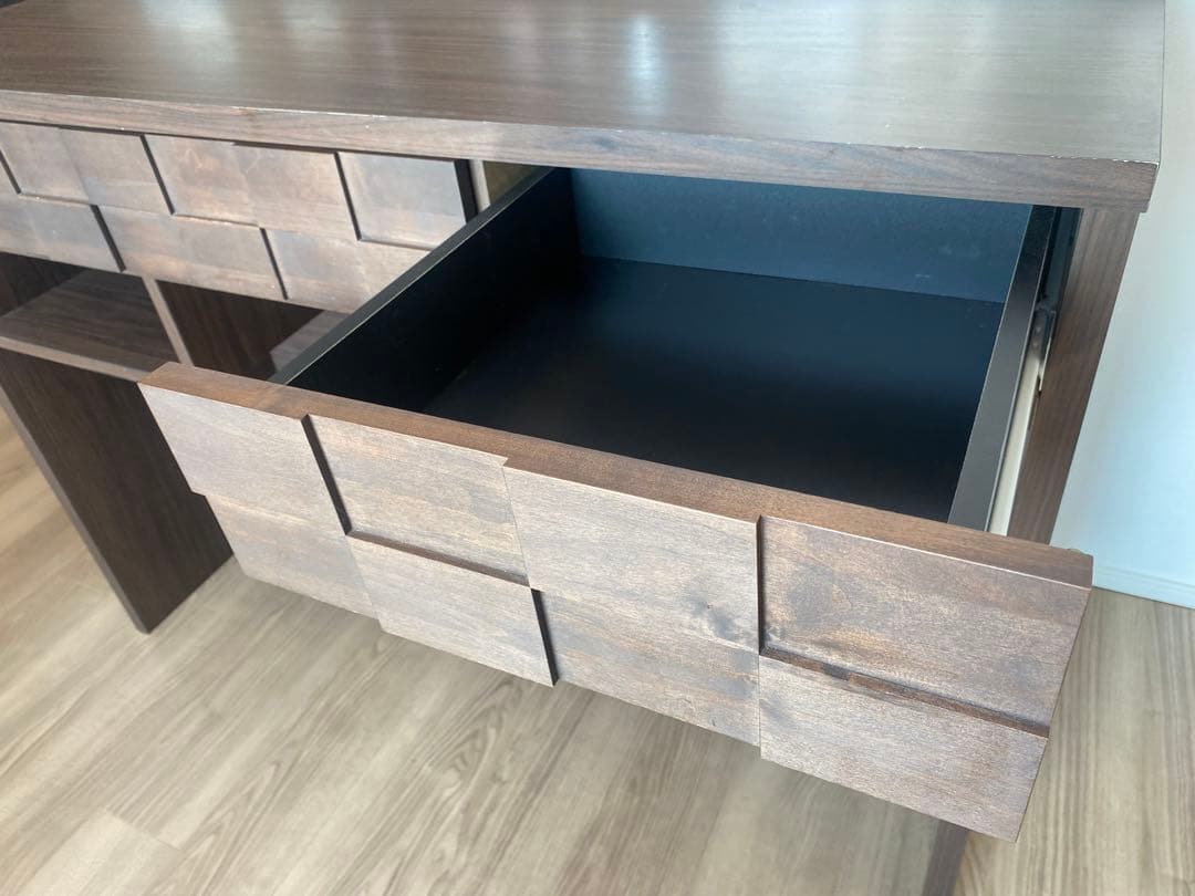 カップボード、木製デザインデスク、引き出し3つ&吊るし棚1つ付き