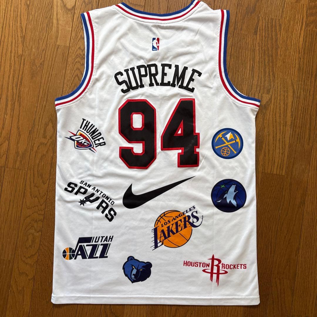Supreme × NIKE × NBA マルチロゴバスケタンクトップ