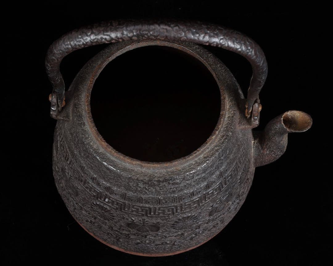 時代鉄瓶【大日本御釜師 堀政五郎（浄親）】菊桐紋鉄瓶 共箱 茶道具 骨董 古美術