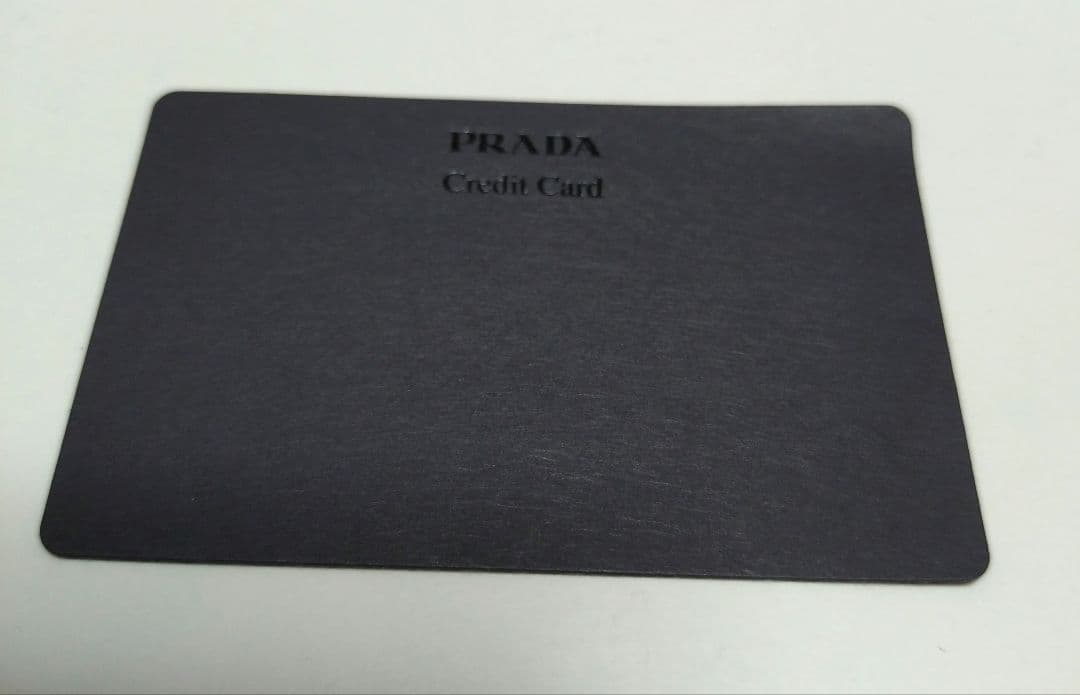 超美品　PRADA 黒　二つ折り財布　箱　カード付き