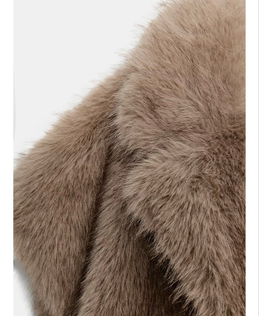 ひ*り様 タグ付き新品★ZARAのフェイクファーベストZW COLLECTION