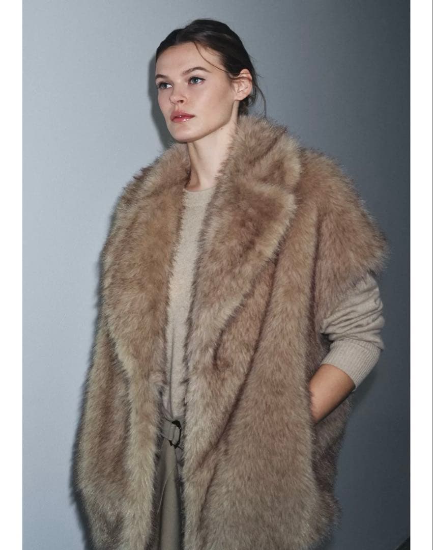 ひ*り様 タグ付き新品★ZARAのフェイクファーベストZW COLLECTION