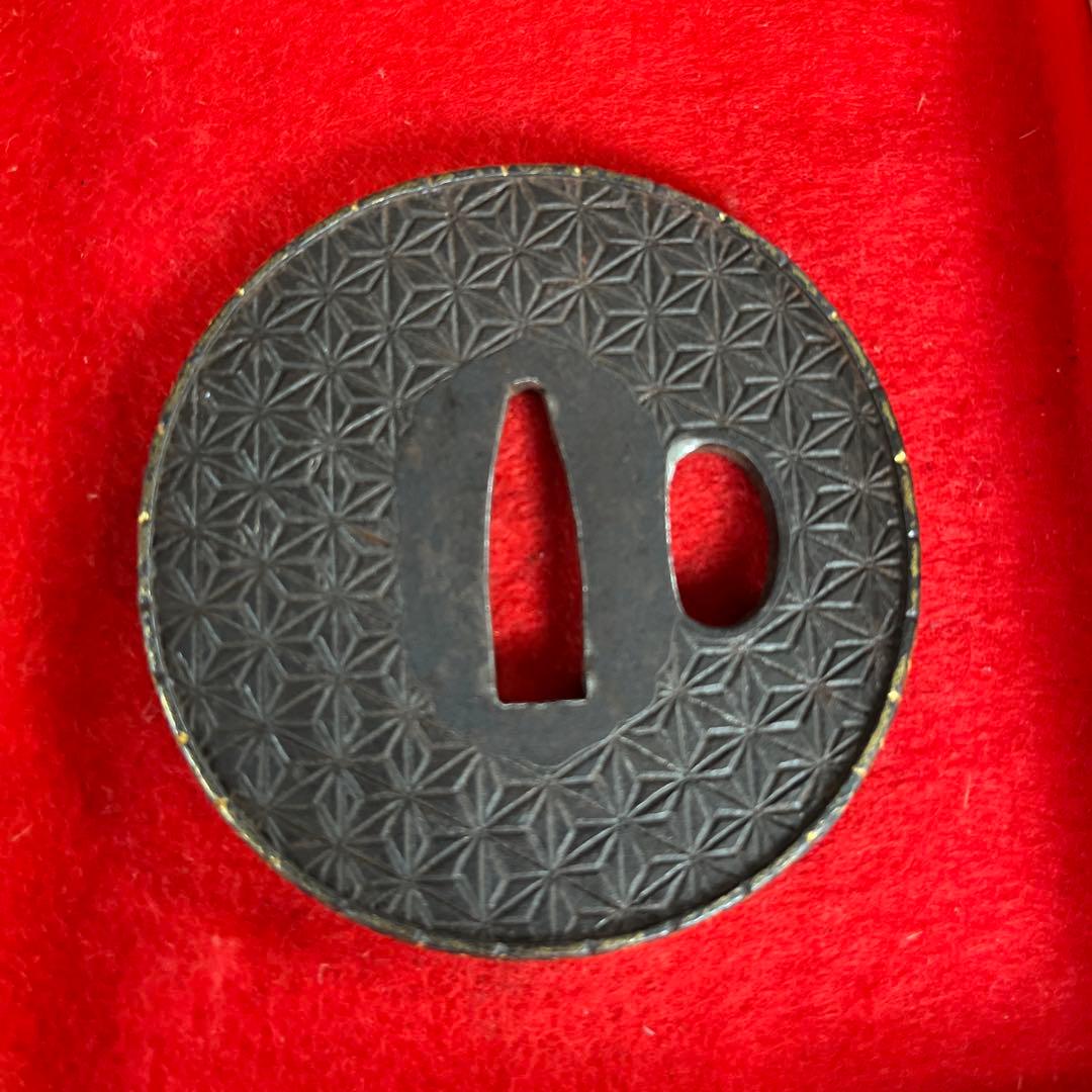 桔梗花紋の鉄鍔