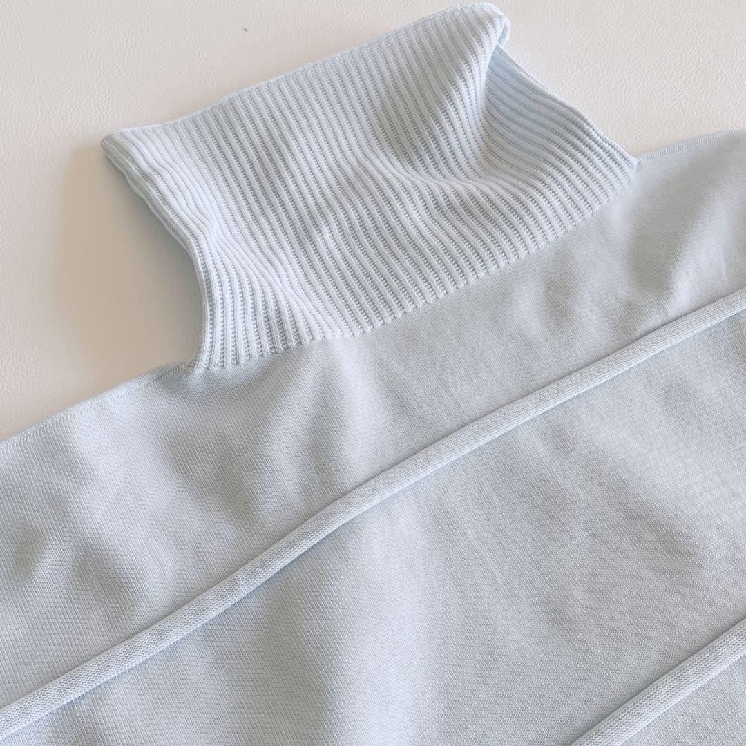 23年モデル✨美品✨プリーツプリーズ　ハイネック　クロップド　長袖