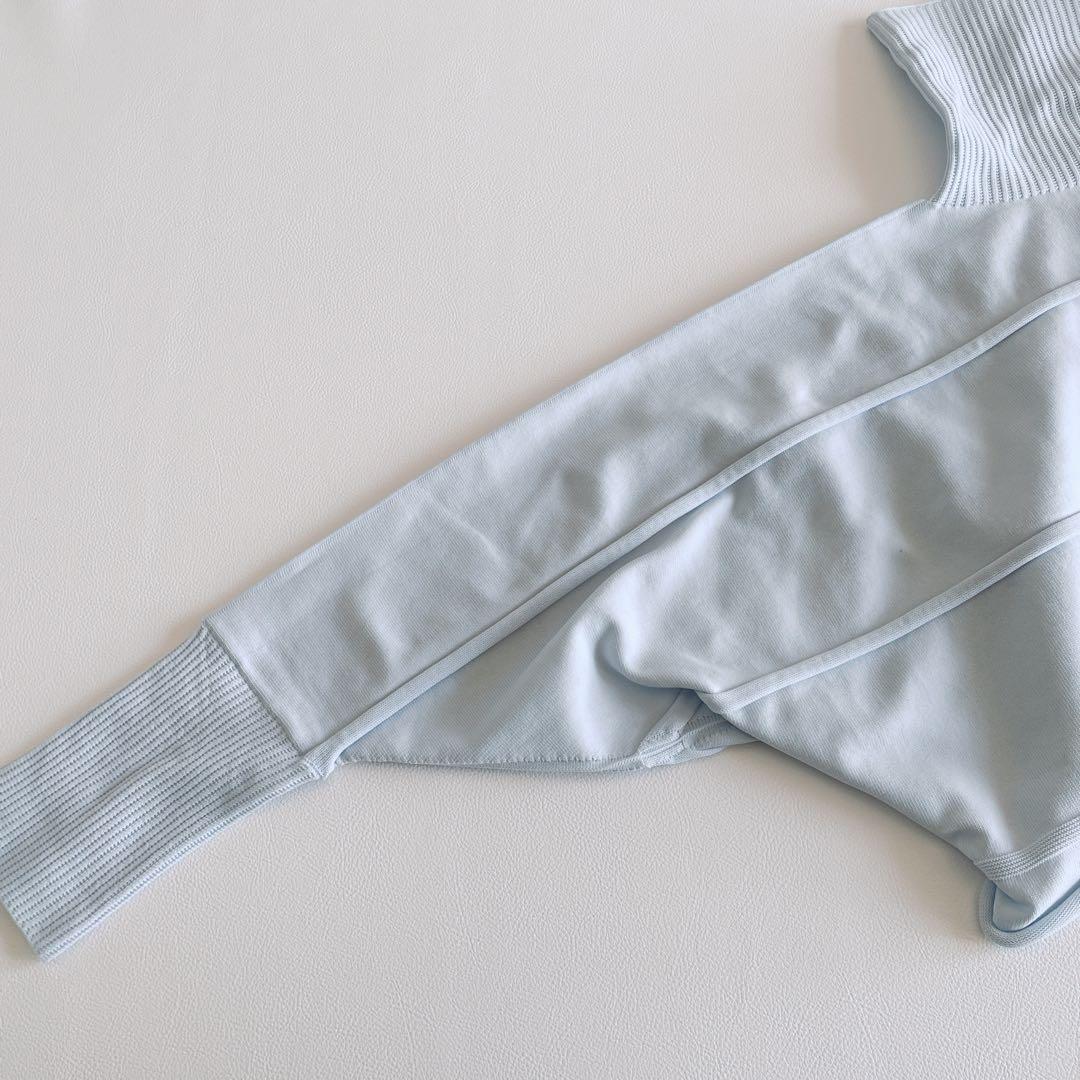 23年モデル✨美品✨プリーツプリーズ　ハイネック　クロップド　長袖