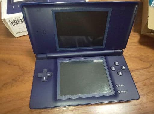 NINTENDO DS LITE とソフト(レイトン教授シリーズ)2本セット