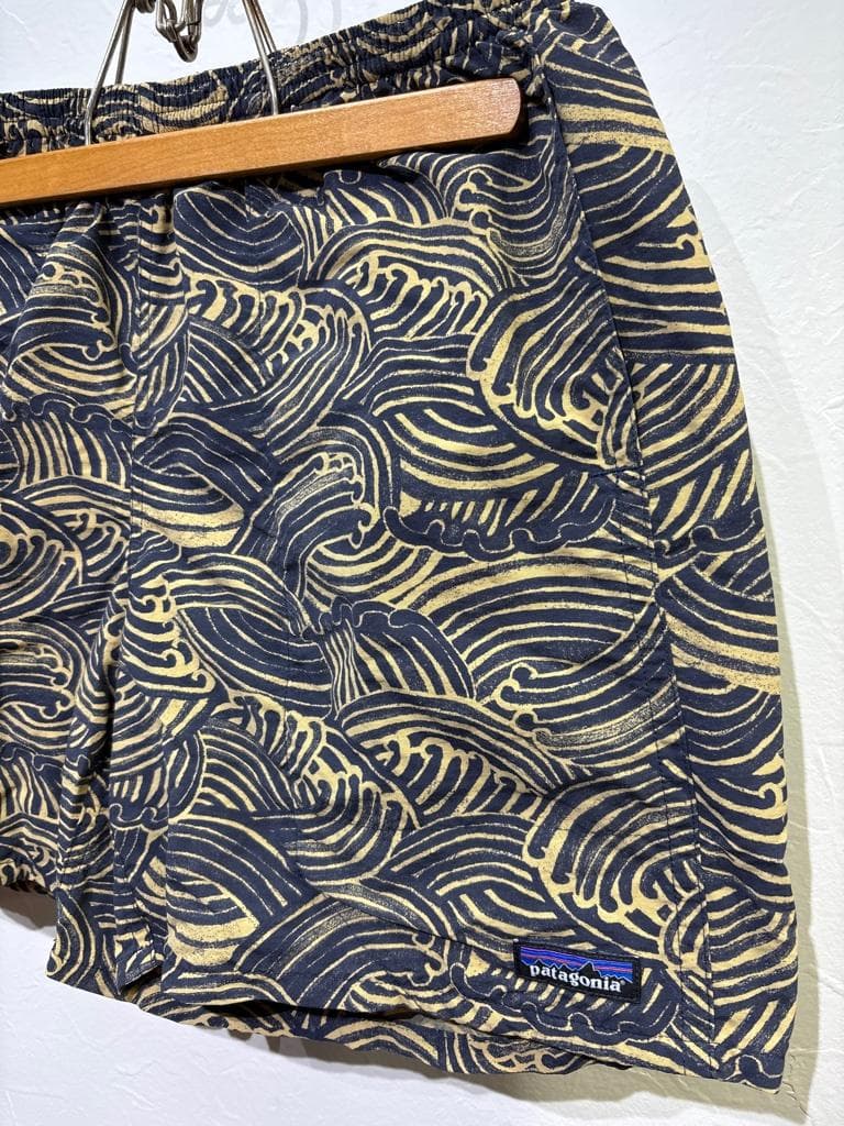 希少 Patagonia パタゴニア バギーズショーツ 2016年廃番 波柄 M