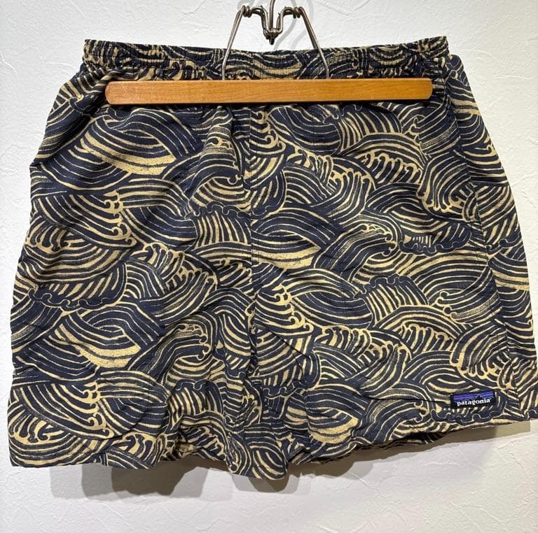 希少 Patagonia パタゴニア バギーズショーツ 2016年廃番 波柄 M