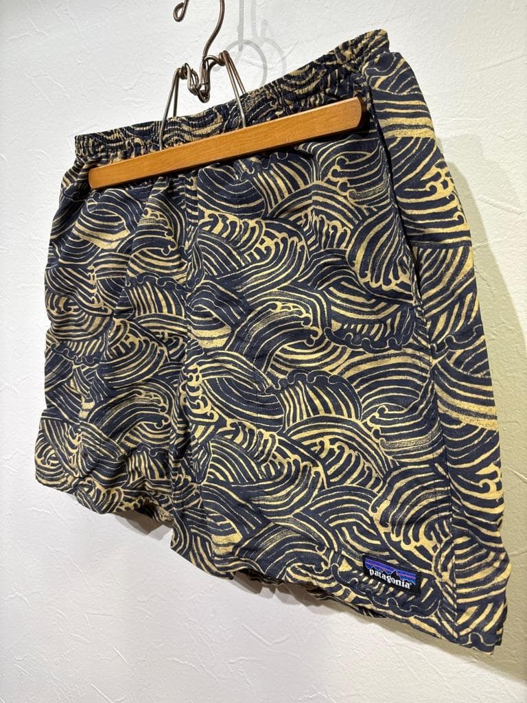 希少 Patagonia パタゴニア バギーズショーツ 2016年廃番 波柄 M