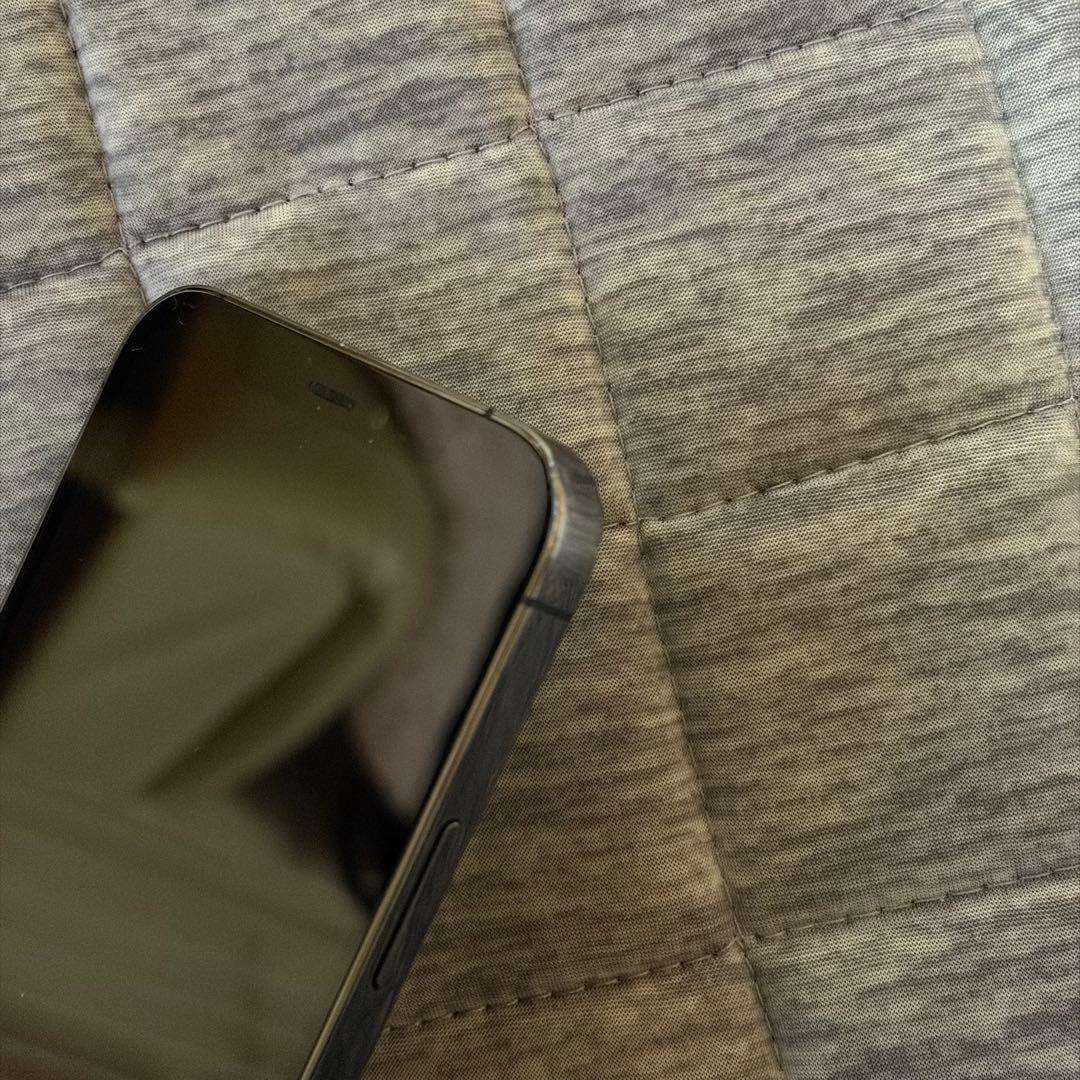 カラビンカiPhone12 Pro 本体 ブラック 強化ガラスフィルム付き