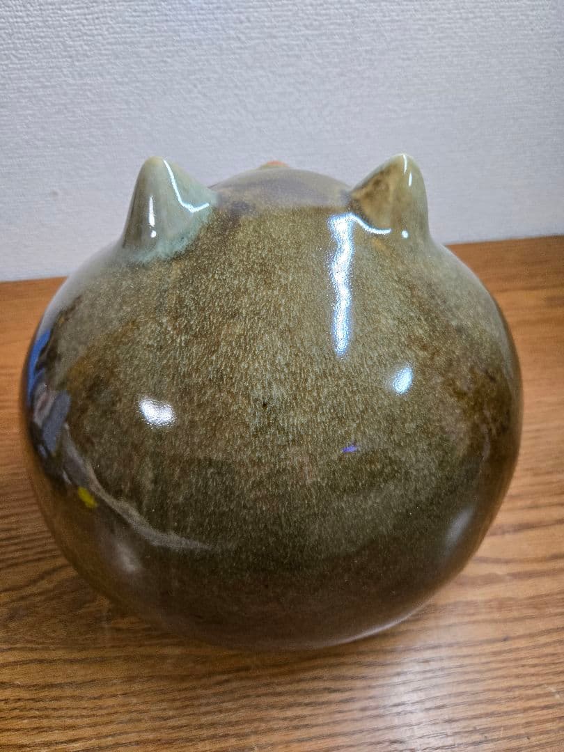 かわいい丸い猫の形 陶器置物 グリーン系