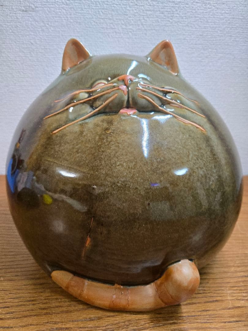 かわいい丸い猫の形 陶器置物 グリーン系