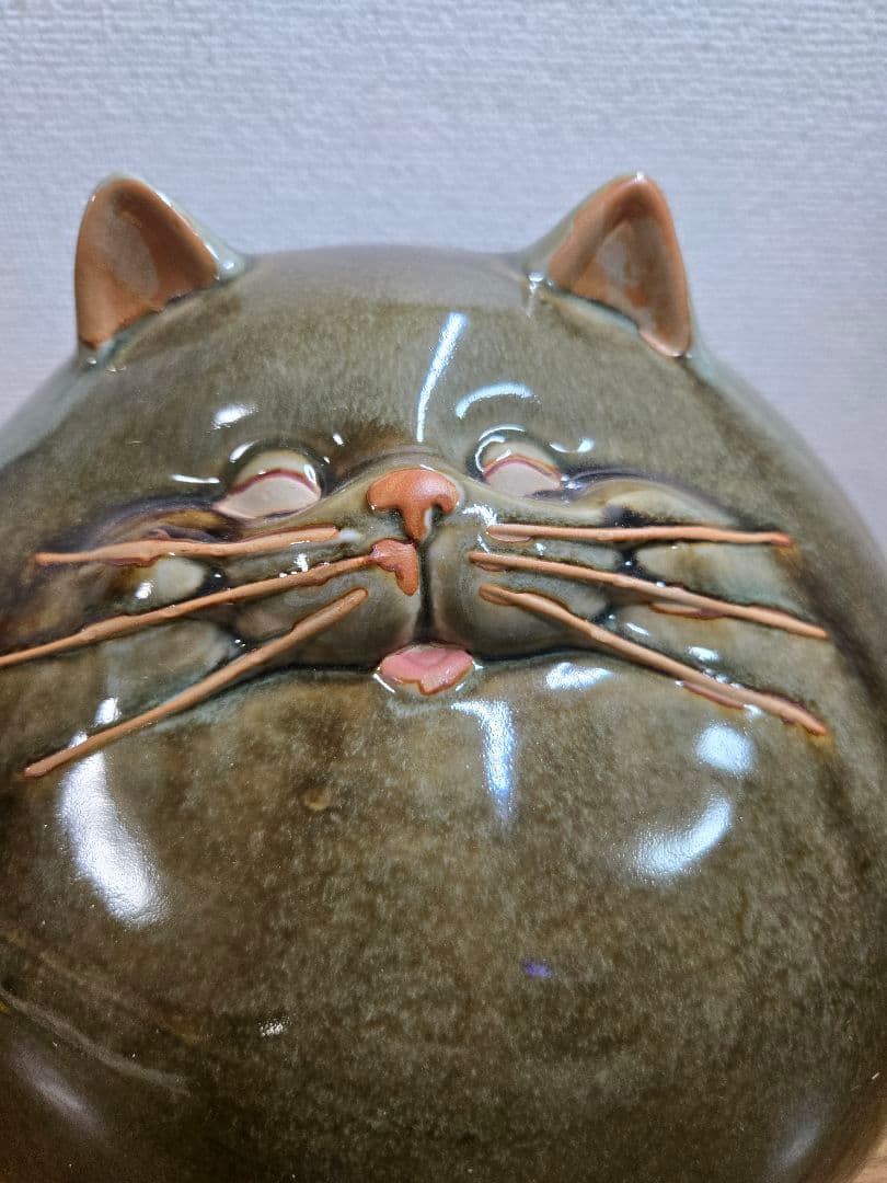 かわいい丸い猫の形 陶器置物 グリーン系