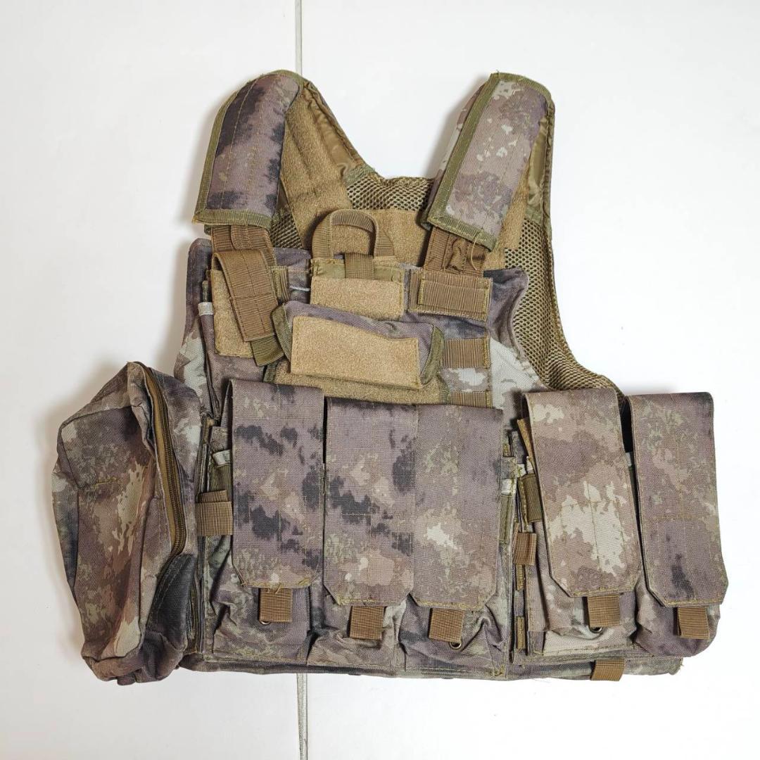 サバイバルゲーム 個人装備 ベスト エルボー&ニーパッド ヘルメット 迷彩服など