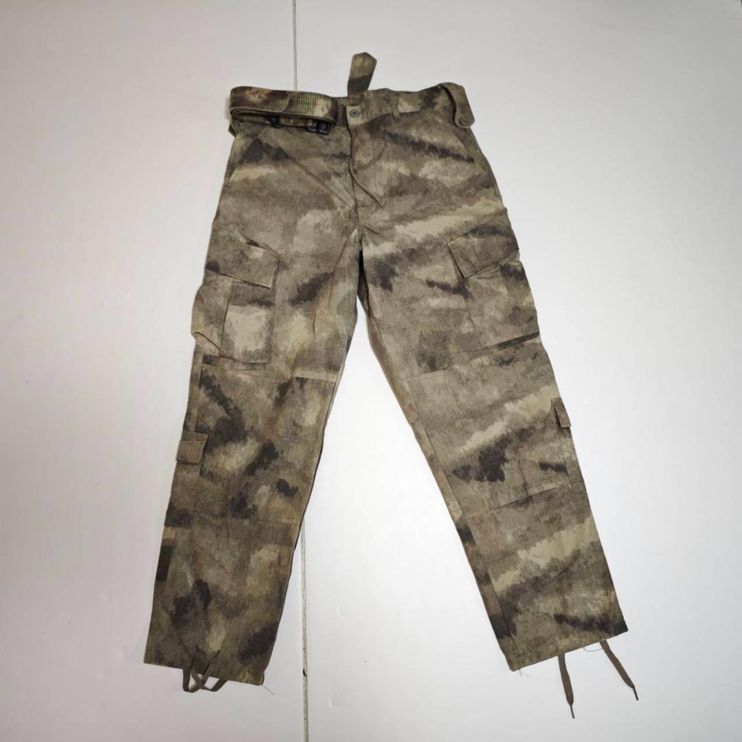 サバイバルゲーム 個人装備 ベスト エルボー&ニーパッド ヘルメット 迷彩服など