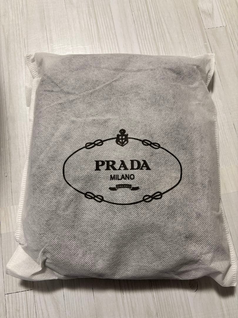 PRADA ショルダーバッグ（取り外しポーチ付）