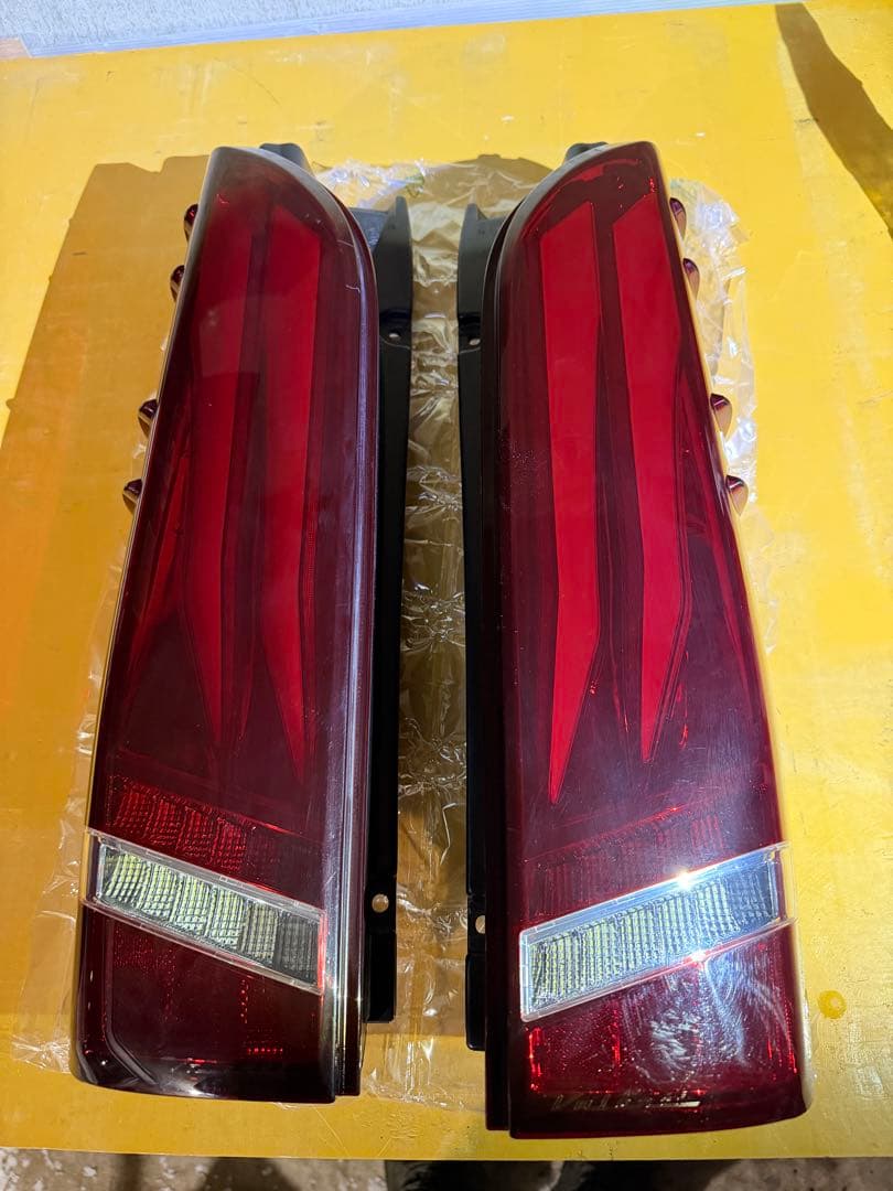 ハイエース　テール　ヴァレンティ× GR8コラボ ウルトラ　ラムダ