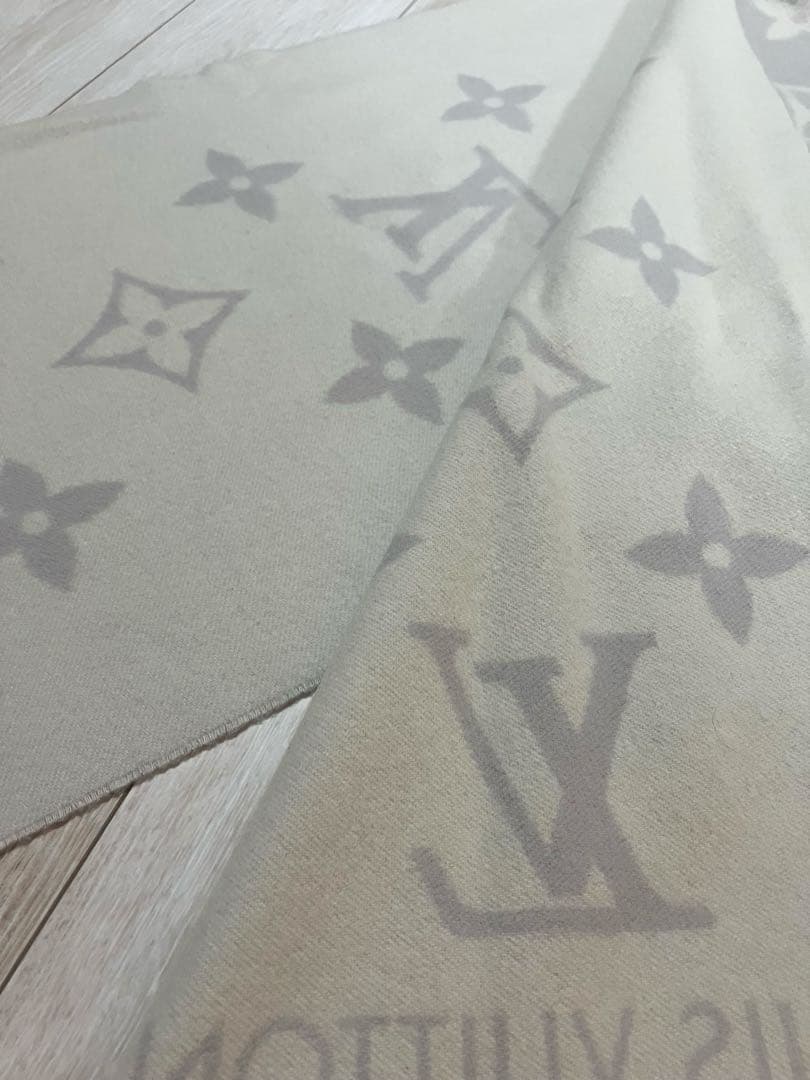 破格!!3時間限定セール☆LOUIS VUITTON グレー マフラー