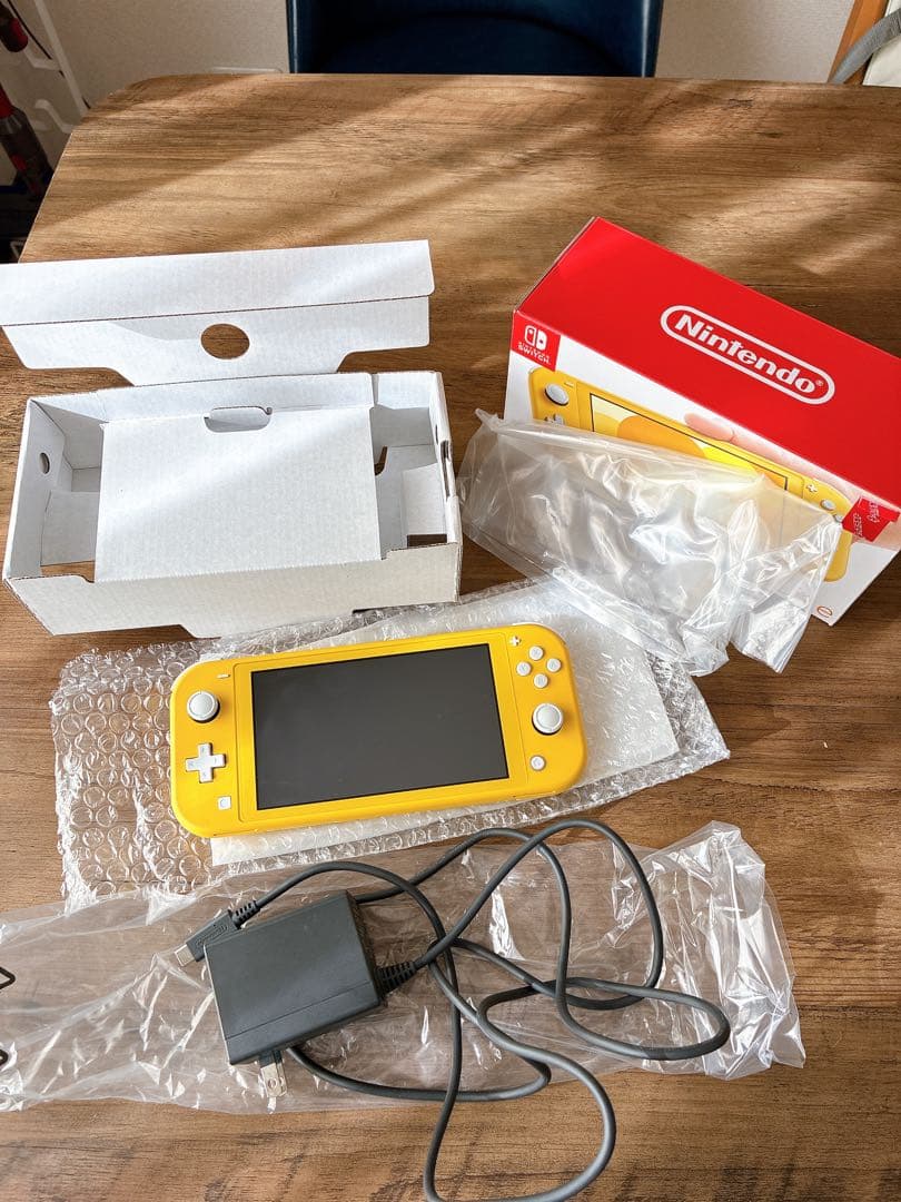 美品】Nintendo Switch Lite イエロー 箱ありニンテンドー