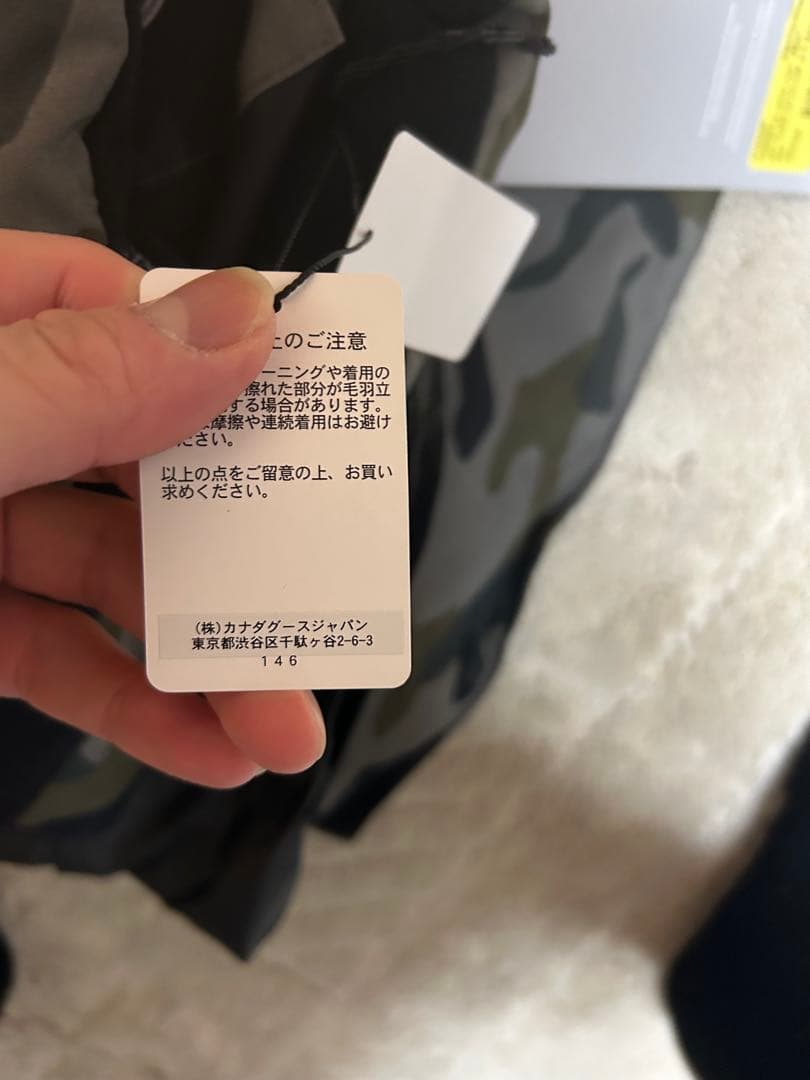 新品カナダグース　迷彩ダウンベスト ロゴパッチ付き