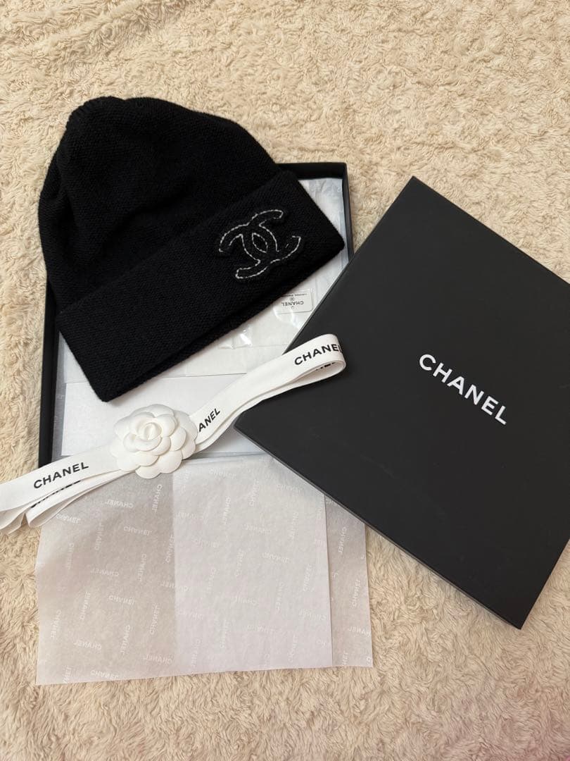 CHANELシャネエほぼ未使用箱付ブラック黒ニット帽
