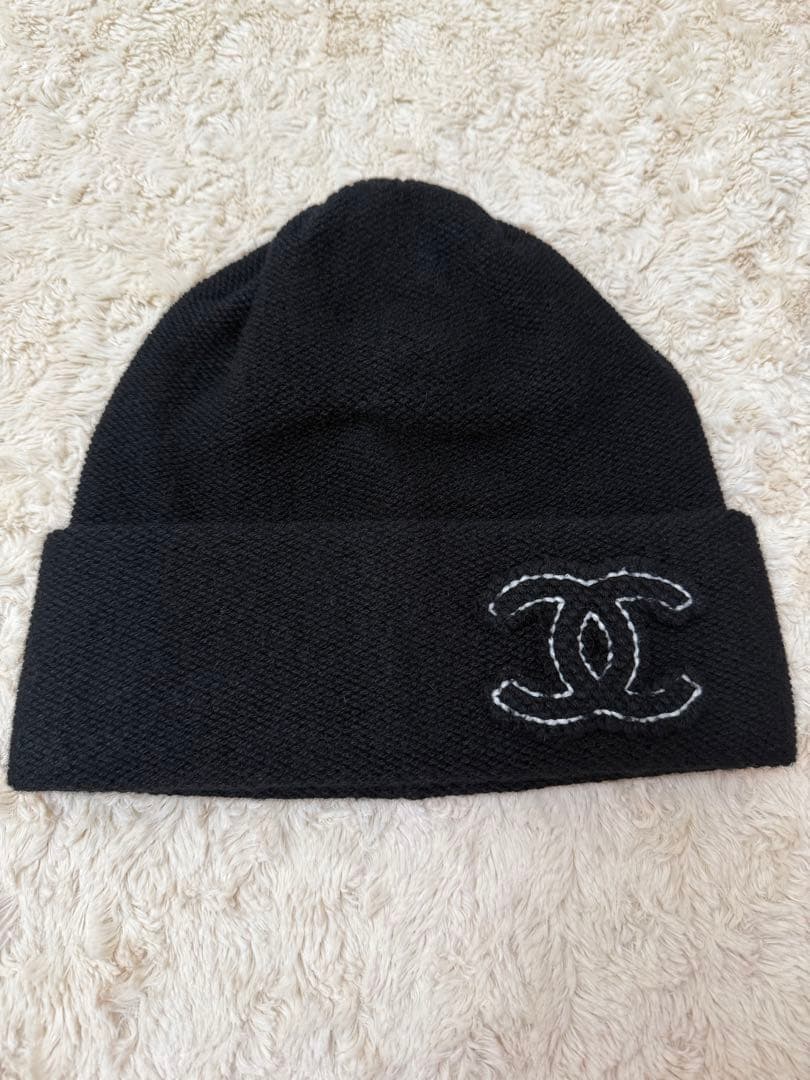 CHANELシャネエほぼ未使用箱付ブラック黒ニット帽