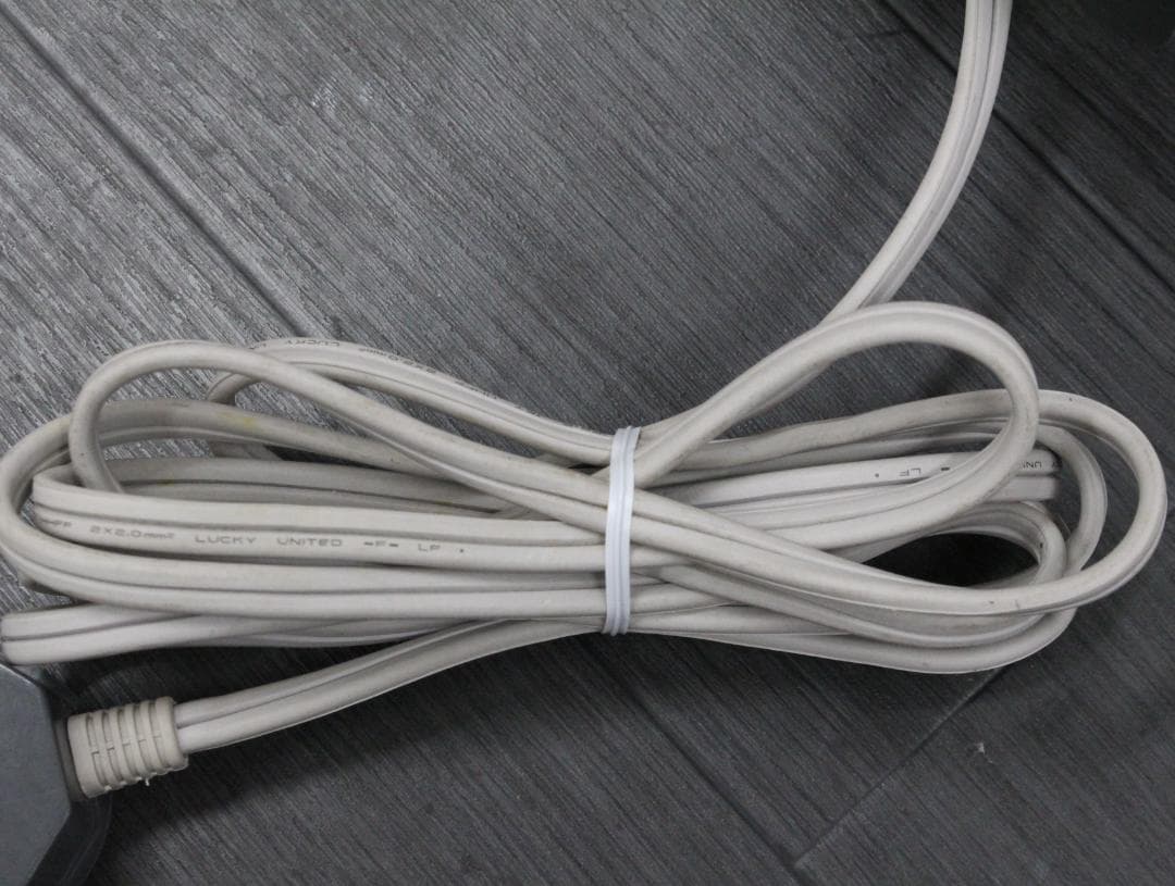 ▲De'Longhi デロンギ オイルヒーター ヴェルティカルド シダーグレー