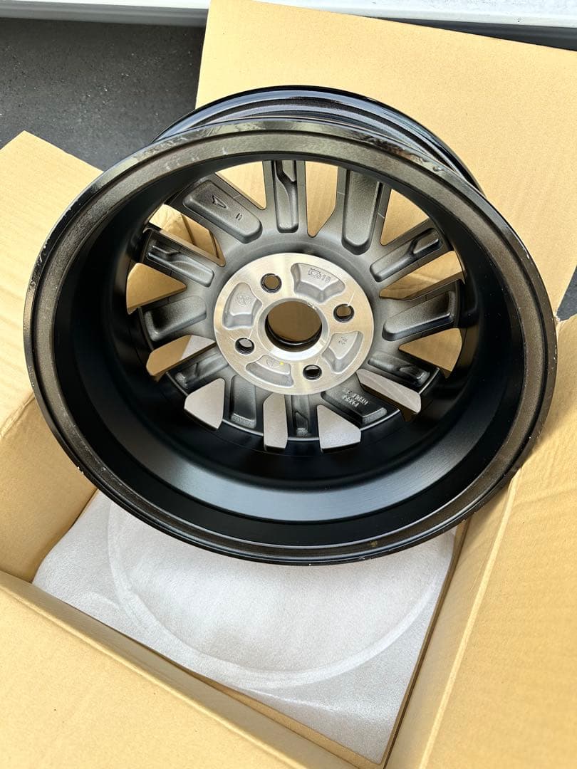 トヨタ　ルーミーダイハツ トール14インチ ホイール