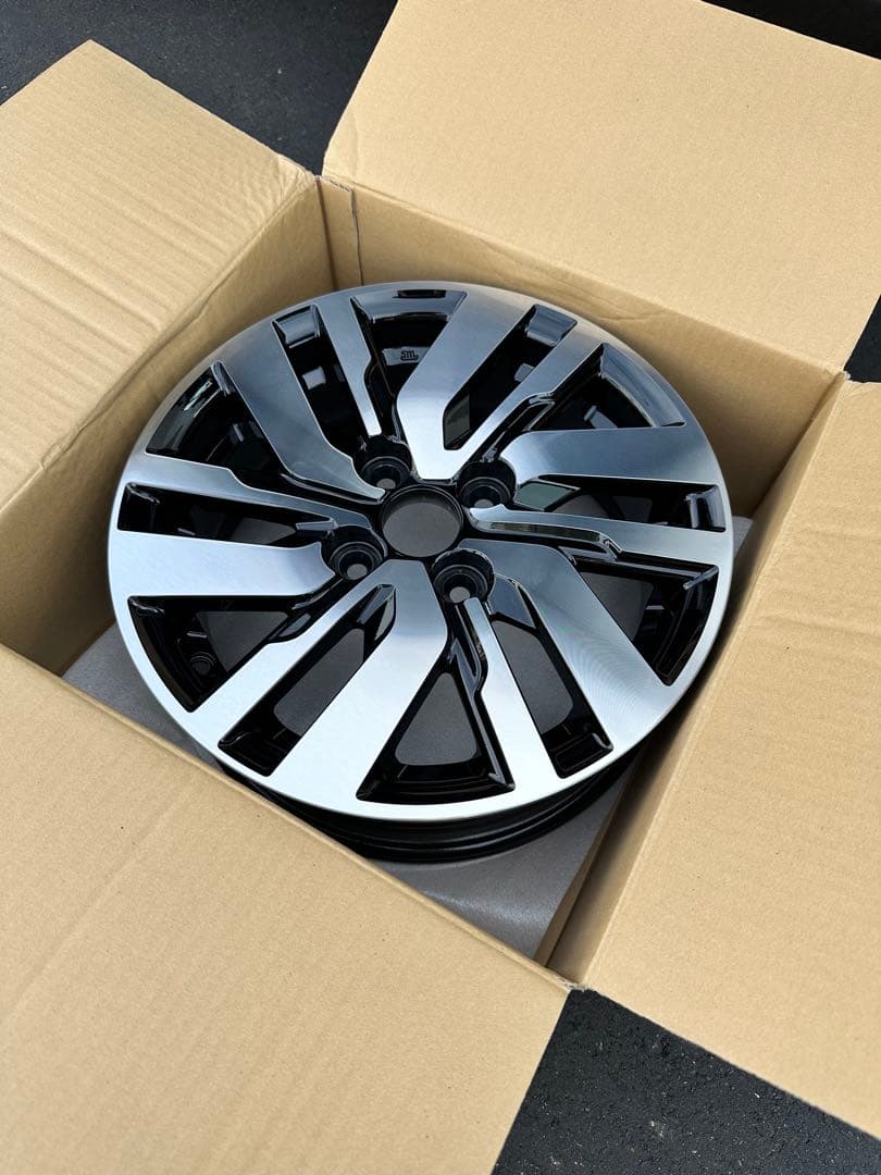 トヨタ　ルーミーダイハツ トール14インチ ホイール