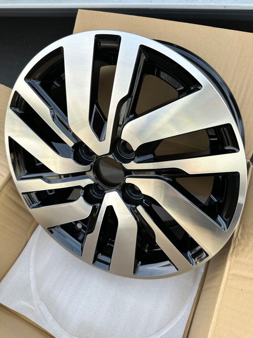 トヨタ　ルーミーダイハツ トール14インチ ホイール