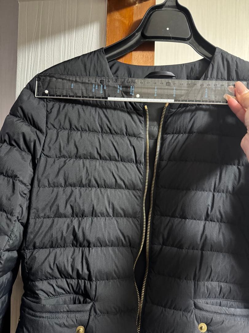 TATRAS ブラック ノーカラーダウンジャケット