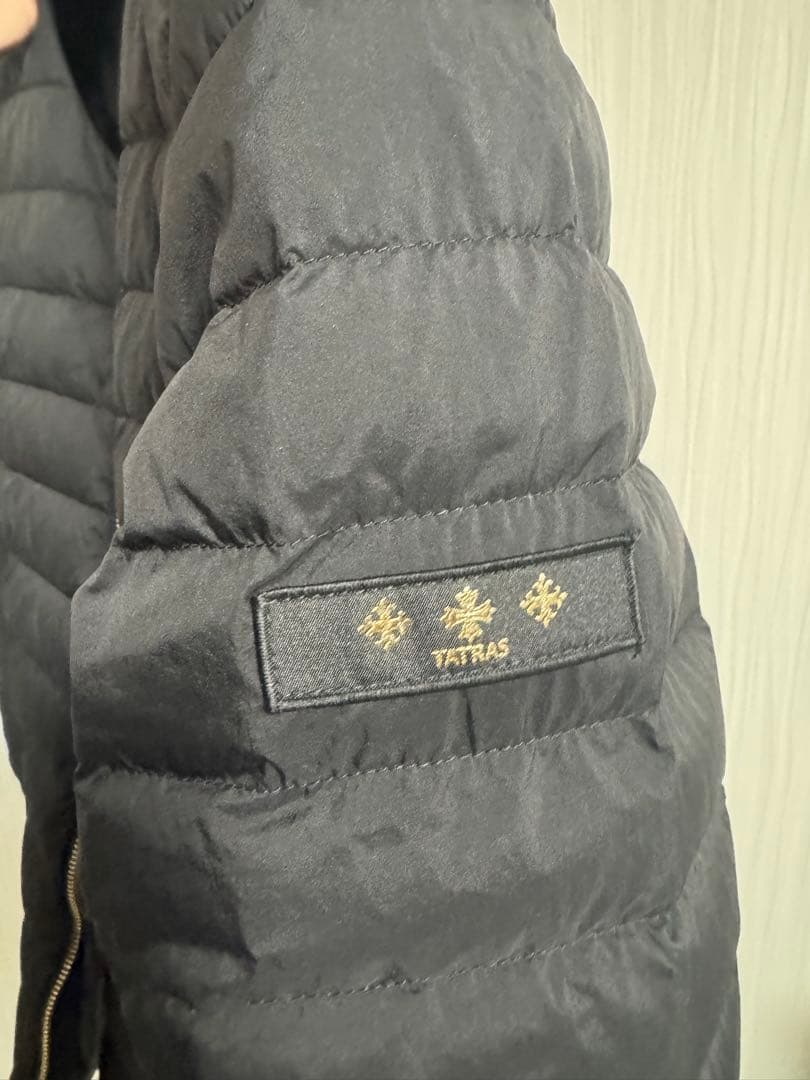 TATRAS ブラック ノーカラーダウンジャケット