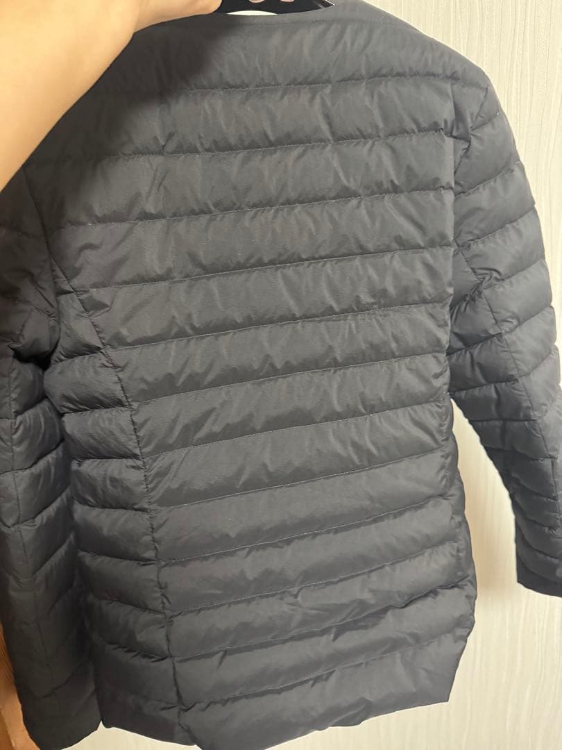 TATRAS ブラック ノーカラーダウンジャケット