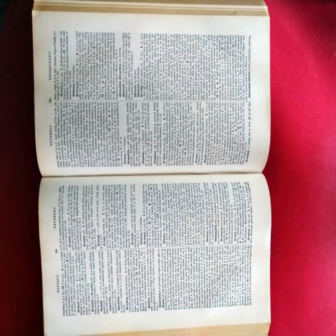 Latin Dictionary For School【貴重書籍】