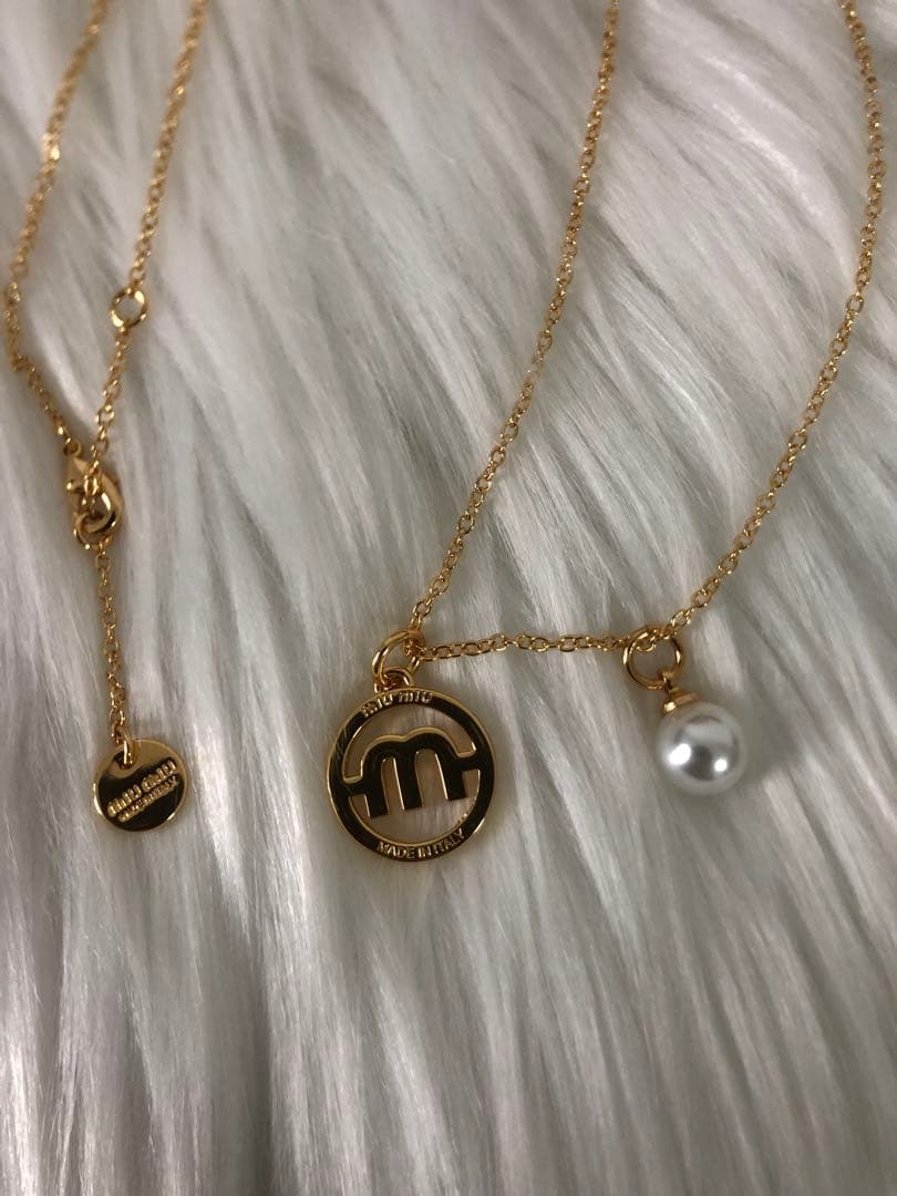 MIUMIU ミュウミュウ　ゴールド　ネックレス　Ｍロゴ　パール　おしゃれ