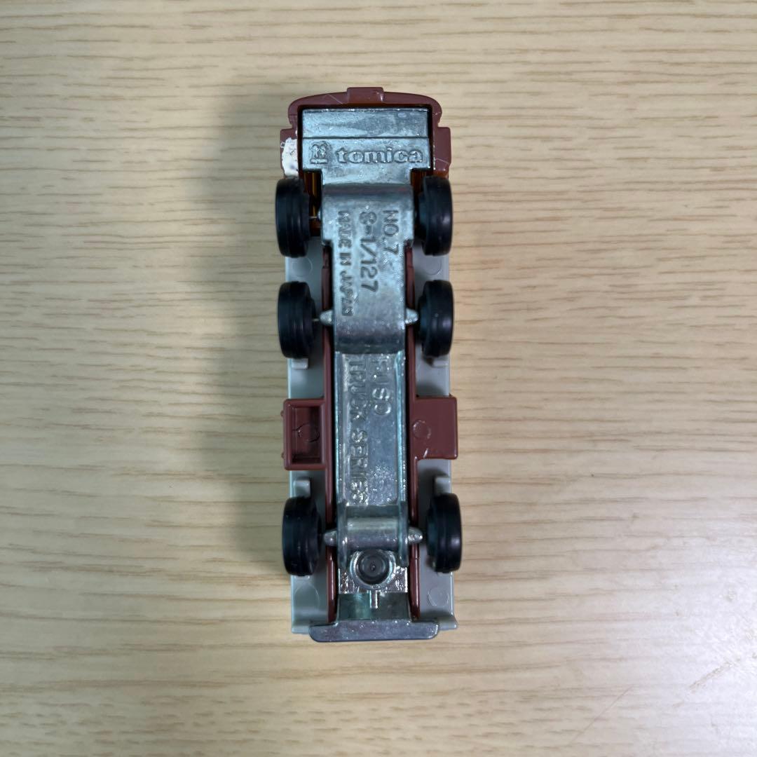 トミカ FUSO ウィングルーフトラック 1/127