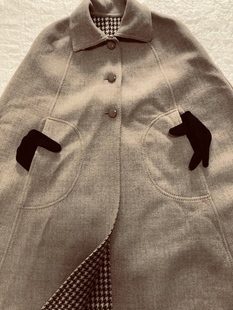 オンワード　防寒　昭和レトロ　ベージュ系　フード付きリバーシブル　マント　ケープ