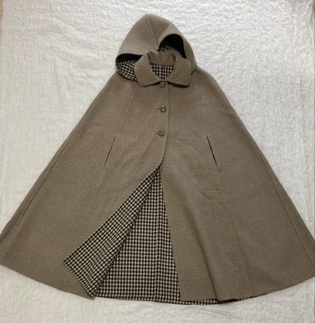 オンワード　防寒　昭和レトロ　ベージュ系　フード付きリバーシブル　マント　ケープ