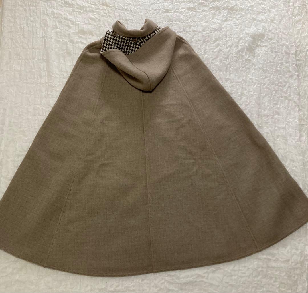 オンワード　防寒　昭和レトロ　ベージュ系　フード付きリバーシブル　マント　ケープ