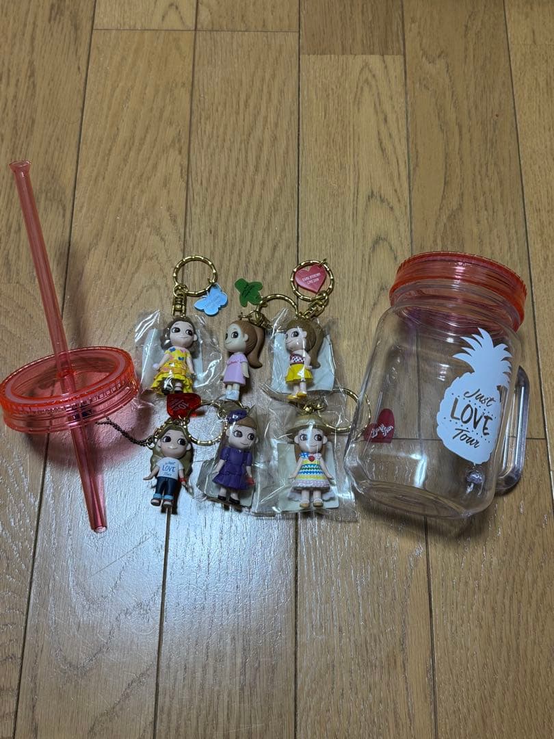 【廃盤品】西野カナキーホルダー6体とマグセットとおまけでキーホルダー3体