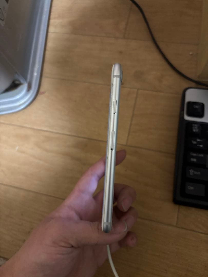 iphone 8 完動品　バッテリー100% simフリー