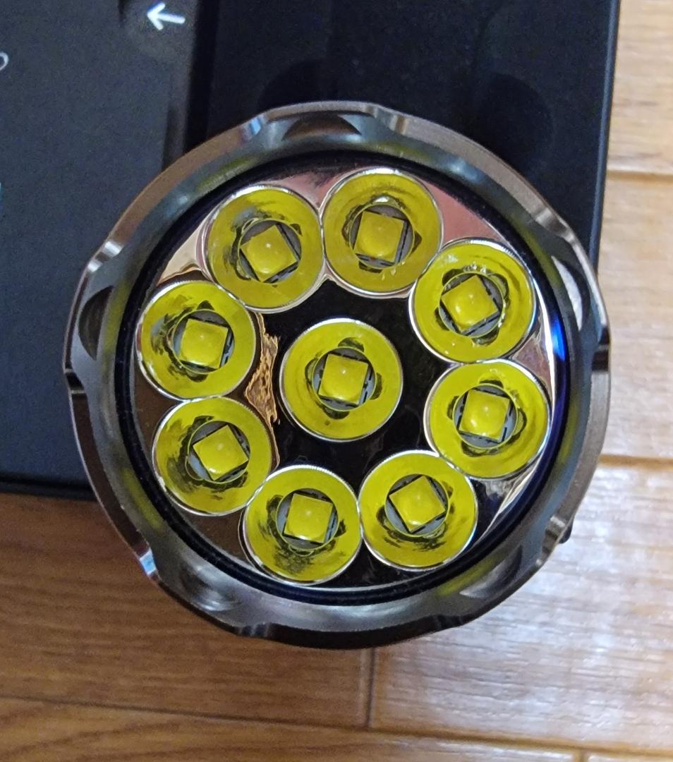Nitecore TM9K 9500ルーメン 懐中電灯