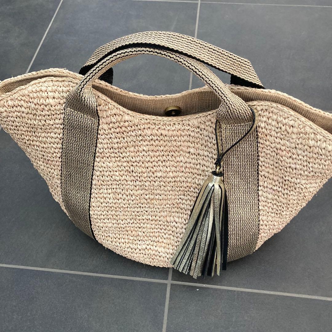 VIOLAd'ORO ヴィオラドーロ　タッセル付きカゴバッグ