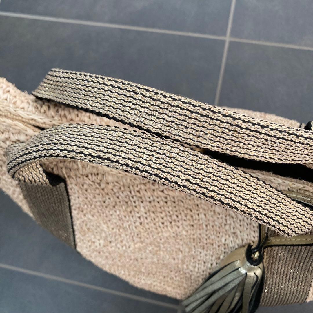 VIOLAd'ORO ヴィオラドーロ　タッセル付きカゴバッグ