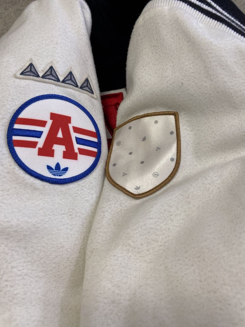 adidas スタジャン 中綿入り黒/白Ｌ