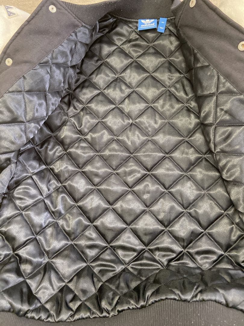adidas スタジャン 中綿入り黒/白Ｌ