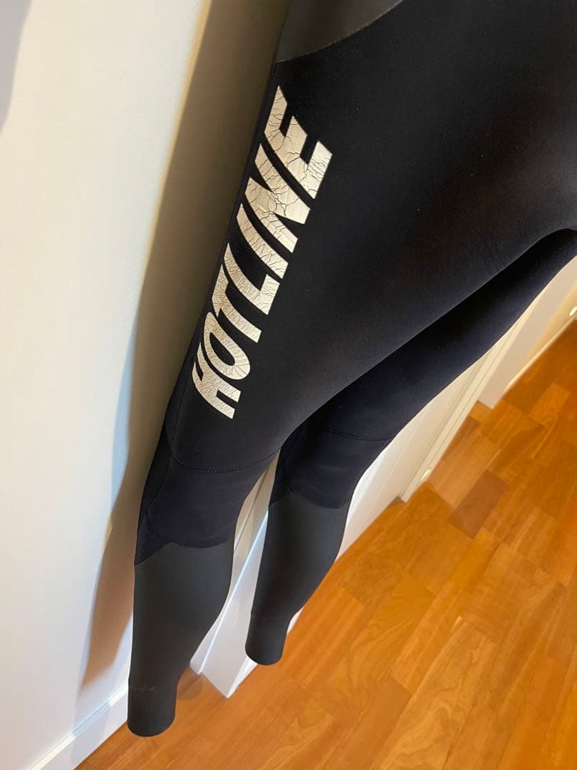 HOTLINE 4/3㍉セミドライフルスーツ ウェットスーツ 黒　ホットライン